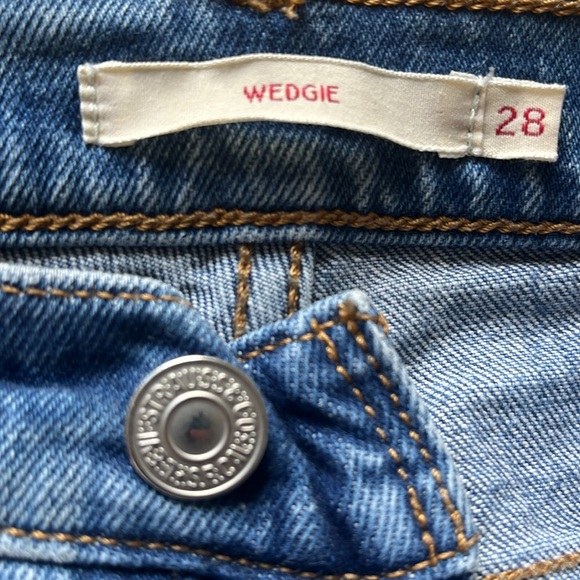 Levi’s Wedgie Icon Jeans - Picture 6 of 11
